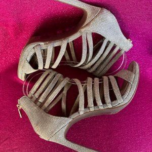 Jessica Simpson Heels Gold. Size 7.5